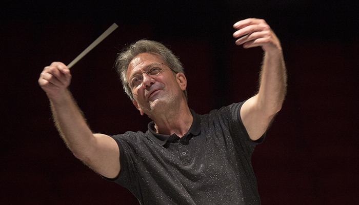 Gérard Korsten dirige l’Orchestra del Teatro Lirico