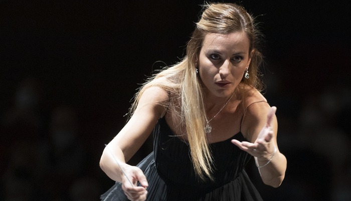 Beatrice Venezi dirige 