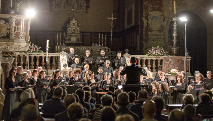 Il Coro del Teatro Lirico nella Chiesa del Santo Sepolcro