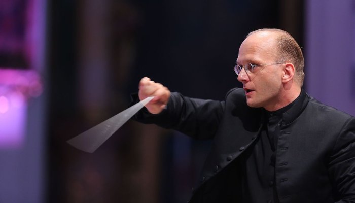 Hansjörg Albrecht dirige l'Orchestra e il Coro del Teatro Lirico il 9-10 febbraio